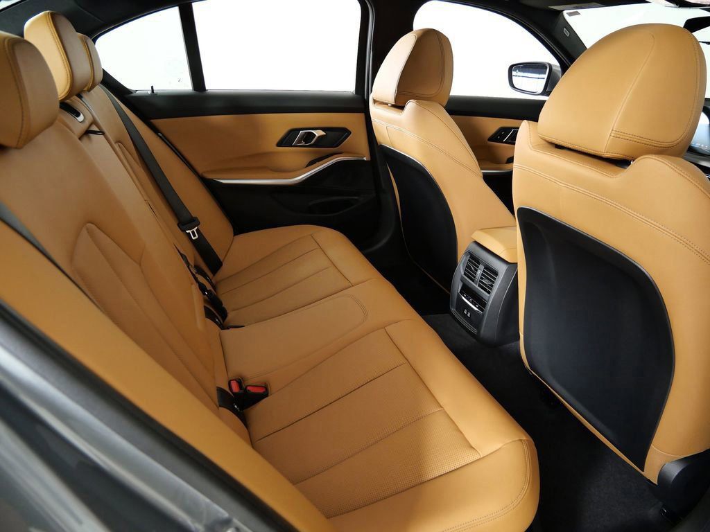 Thumbnail: 2026 BMW 3 Series - 26