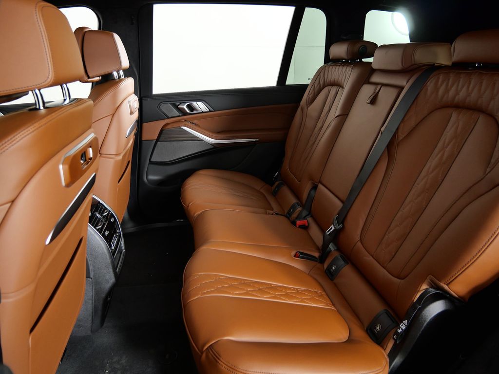 Thumbnail: 2026 BMW X7 - 35