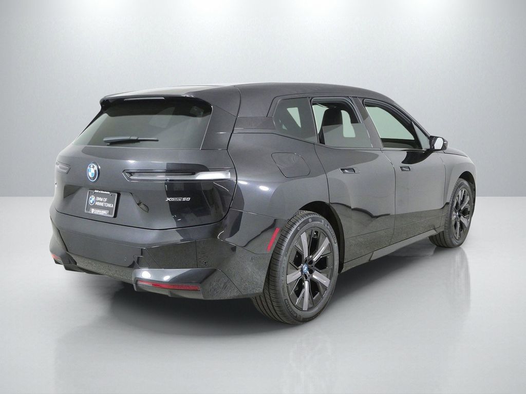 Thumbnail: 2023 BMW iX - 11