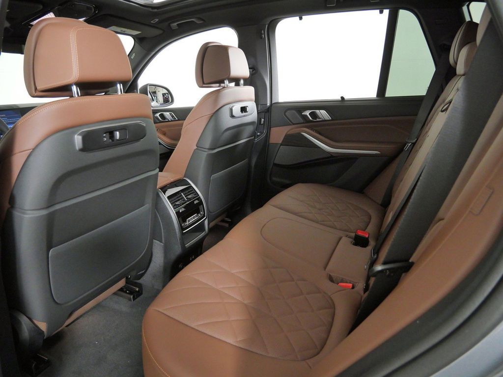Thumbnail: 2026 BMW X5 - 32