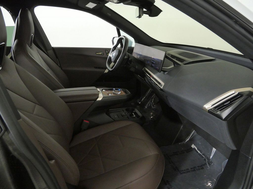Thumbnail: 2024 BMW iX - 25