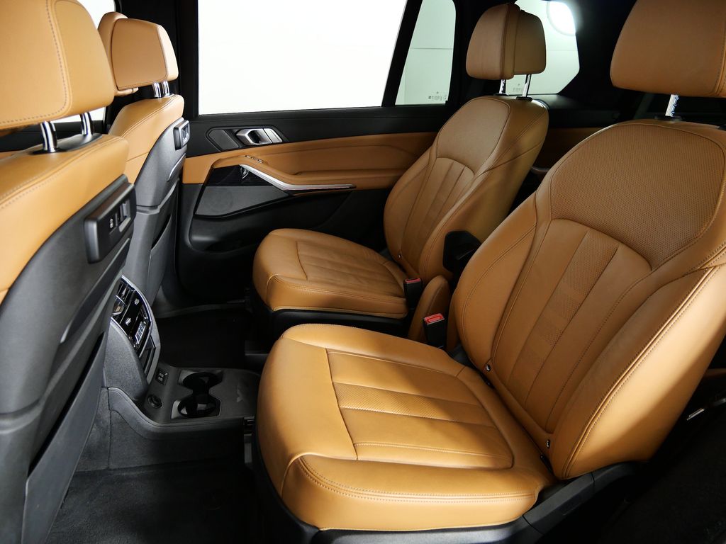 Thumbnail: 2020 BMW X7 - 33