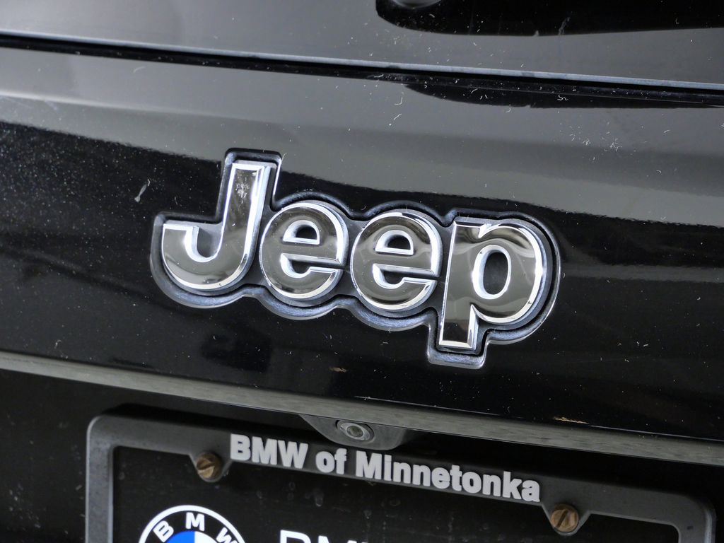 Thumbnail: 2018 Jeep Grand Cherokee - 12