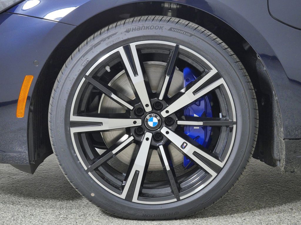 Thumbnail: 2027 BMW 5 Series - 17