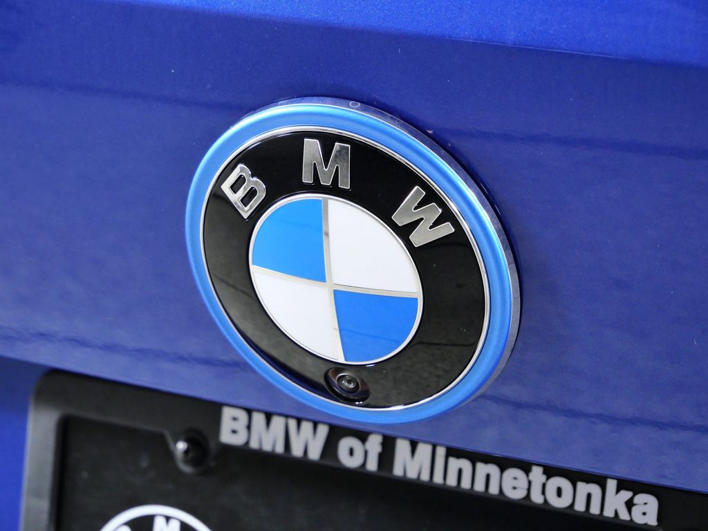 Thumbnail: 2025 BMW i4 - 11