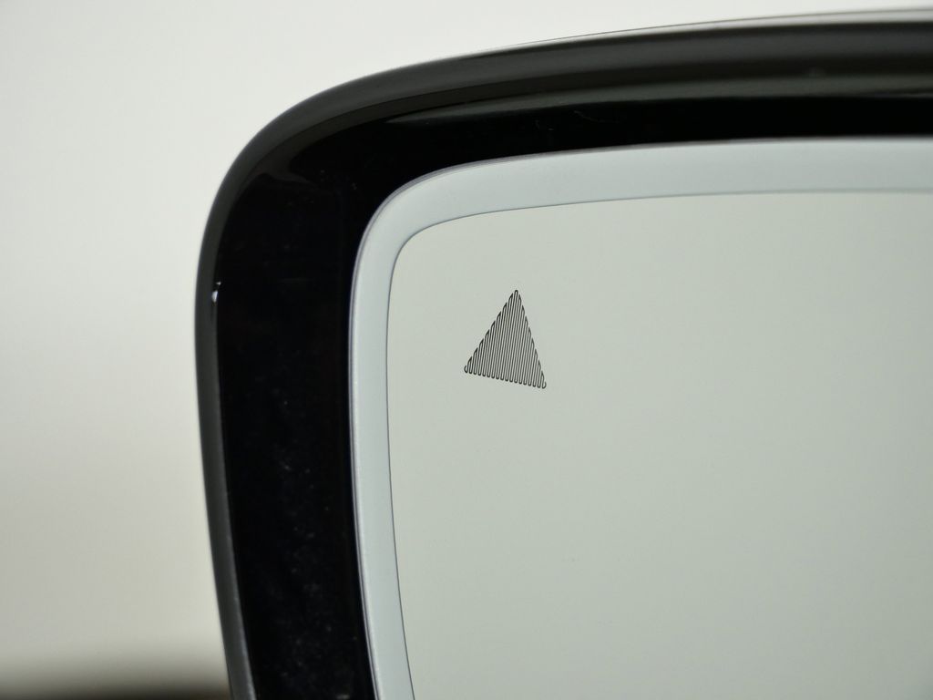 Thumbnail: 2026 BMW 8 Series - 38