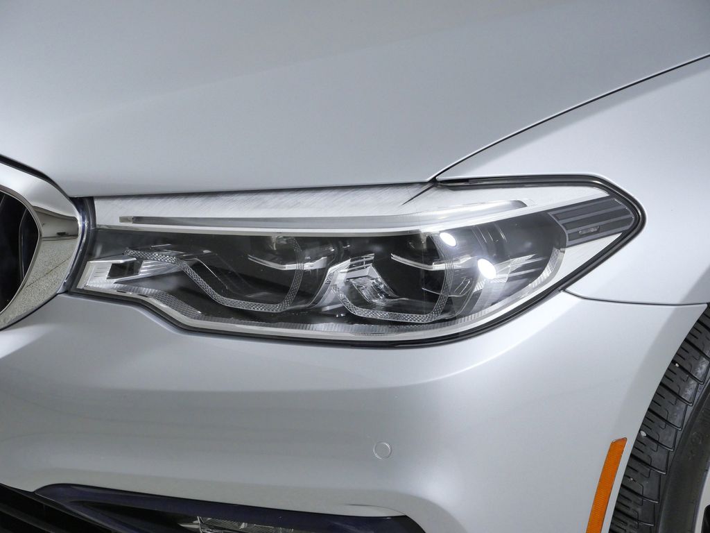Thumbnail: 2017 BMW 5 Series - 4