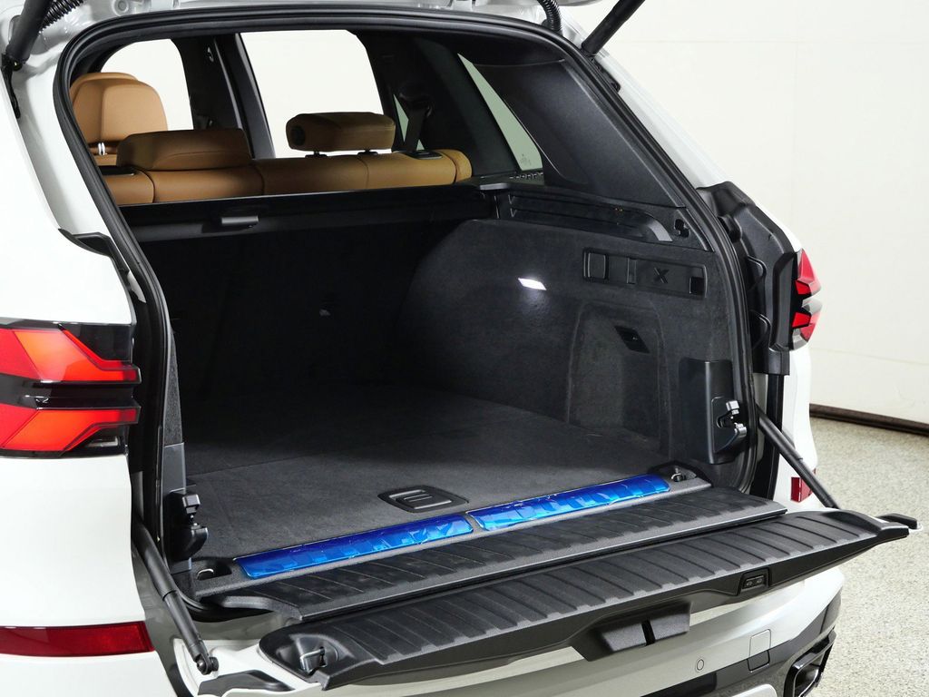 Thumbnail: 2026 BMW X5 - 29