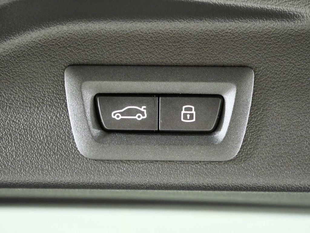 Thumbnail: 2026 BMW X5 - 32