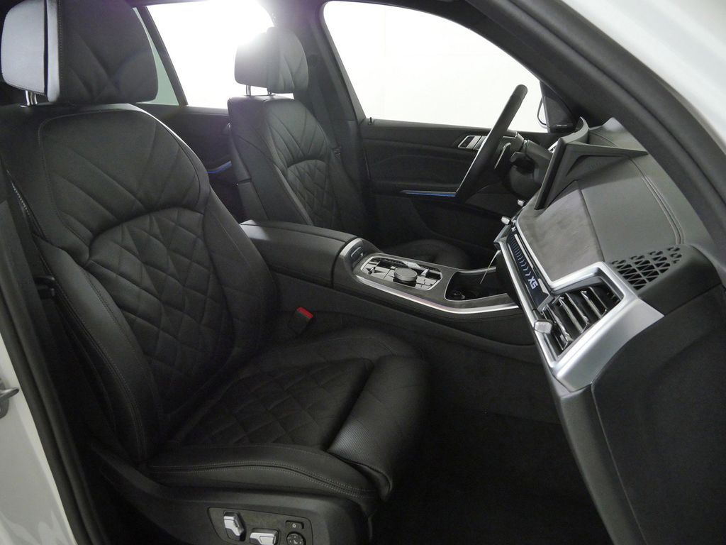 Thumbnail: 2026 BMW X5 - 21