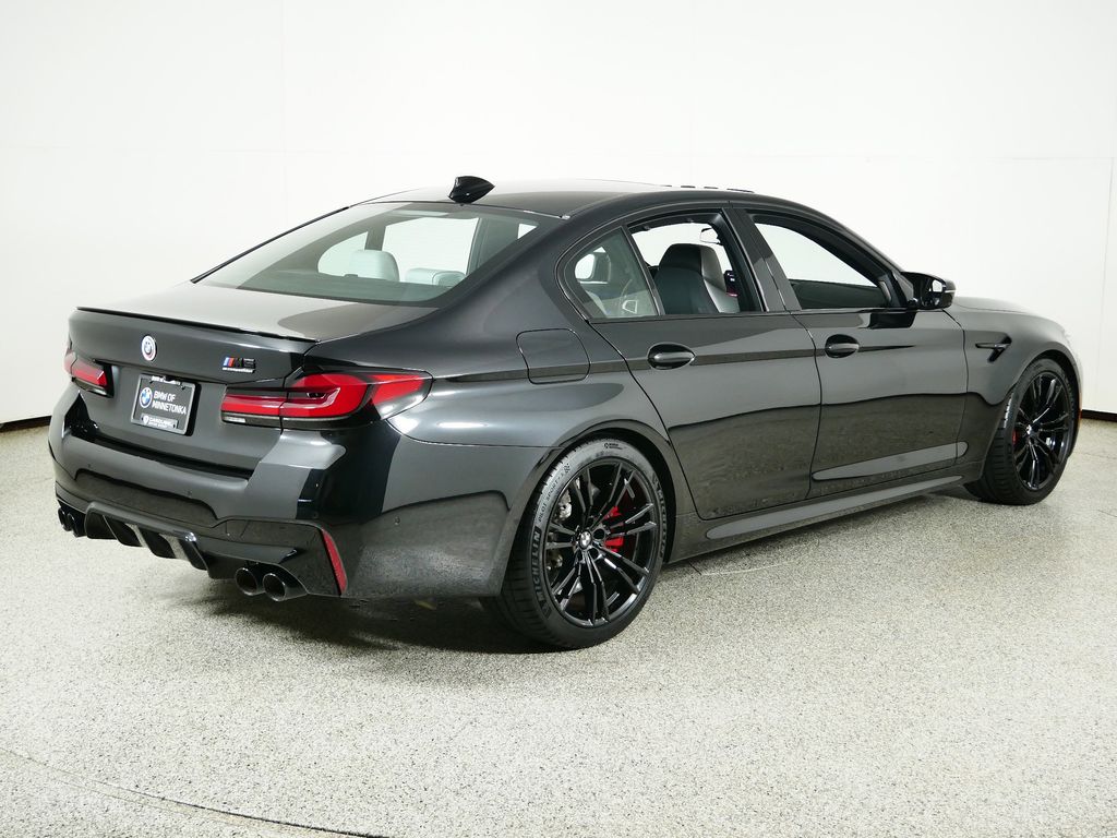 Thumbnail: 2023 BMW M5 - 9