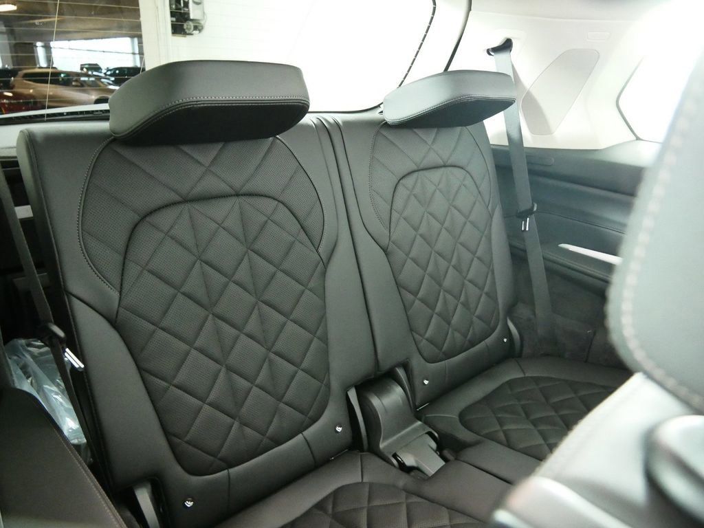 Thumbnail: 2025 BMW X7 - 27