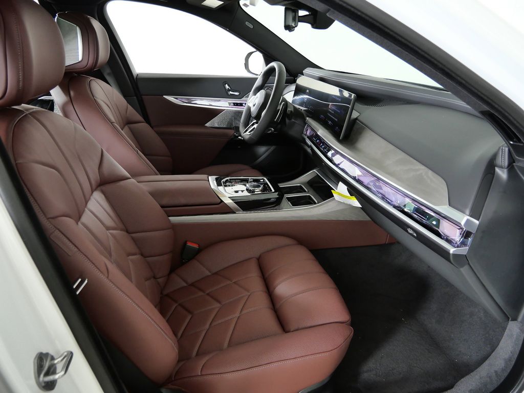 Thumbnail: 2026 BMW 7 Series - 22