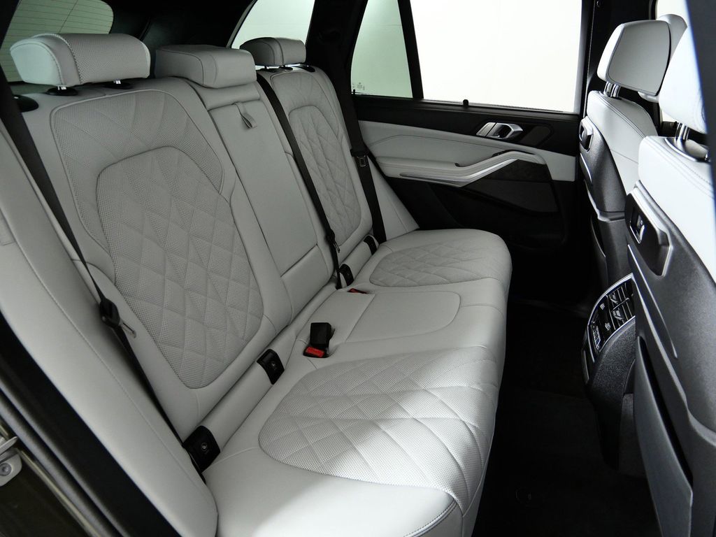 Thumbnail: 2026 BMW X5 - 27
