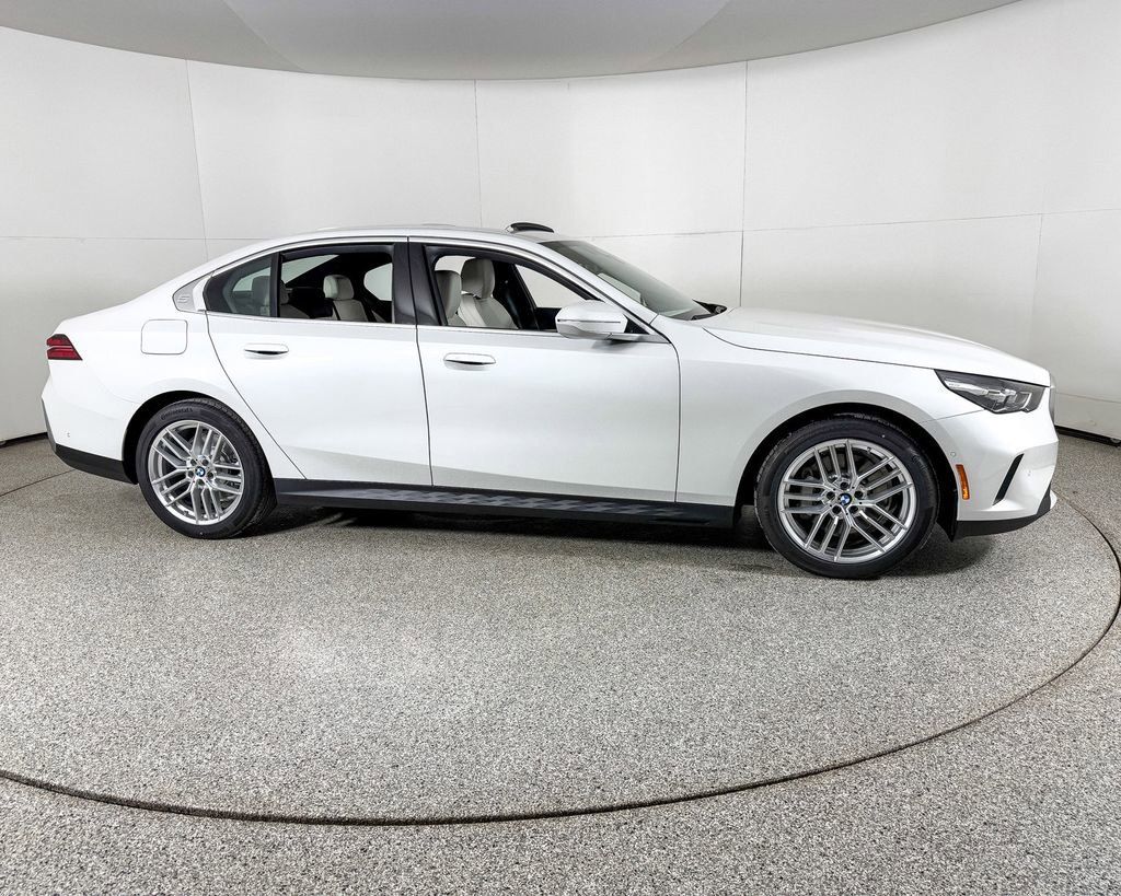 Thumbnail: 2025 BMW 5 Series - 5