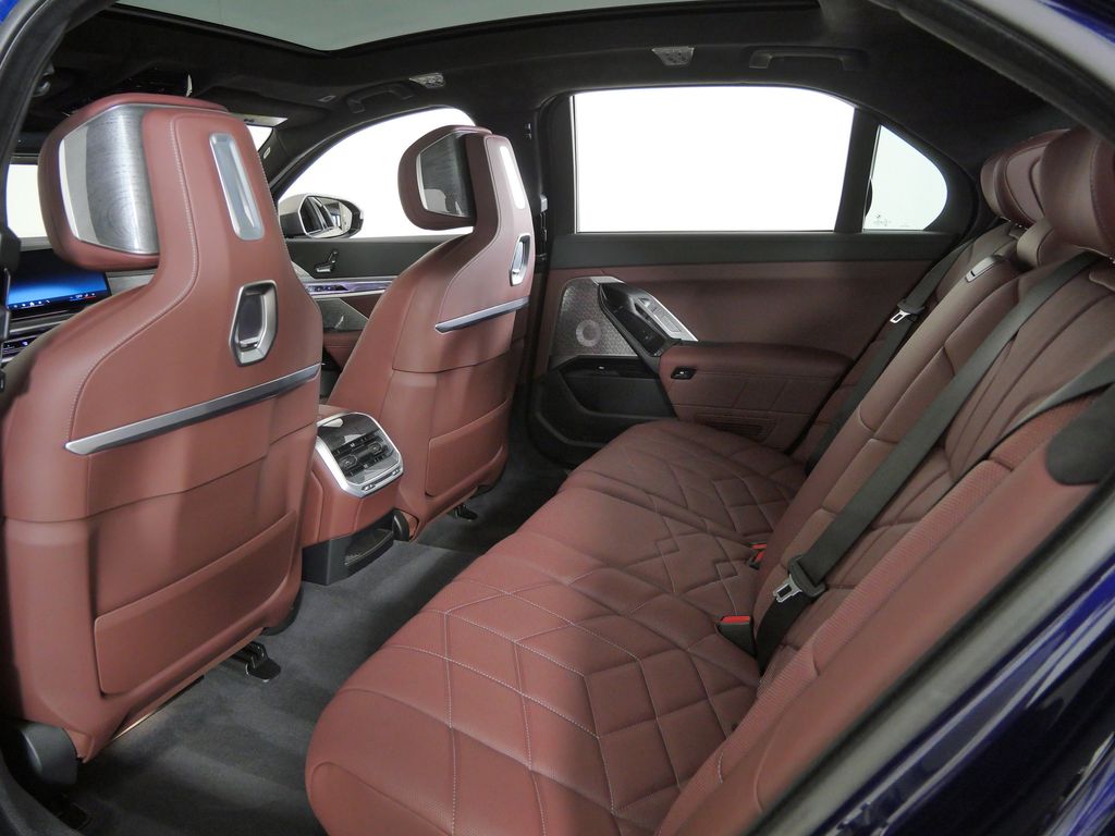 Thumbnail: 2023 BMW 7 Series - 36