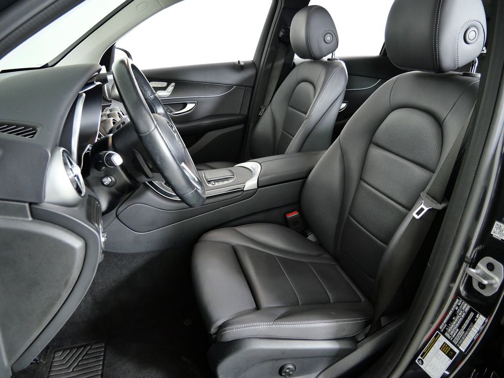 Thumbnail: 2021 Mercedes-Benz GLC - 35