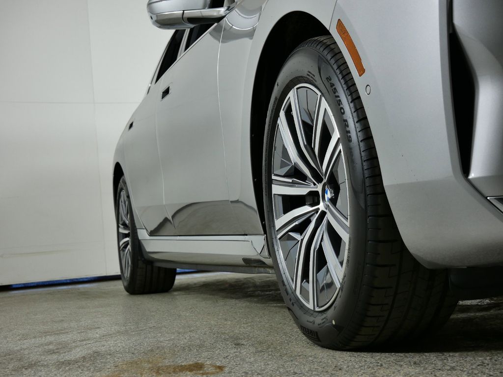 Thumbnail: 2024 BMW i7 - 5