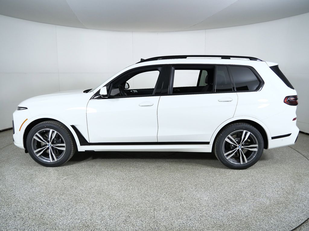 Thumbnail: 2026 BMW X7 - 15