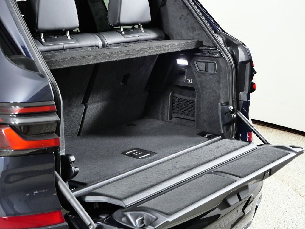 Thumbnail: 2026 BMW X7 - 29