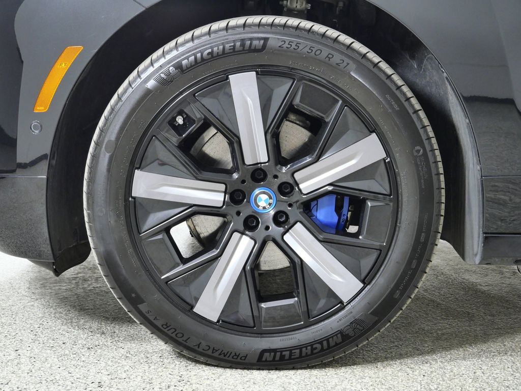 Thumbnail: 2023 BMW iX - 21