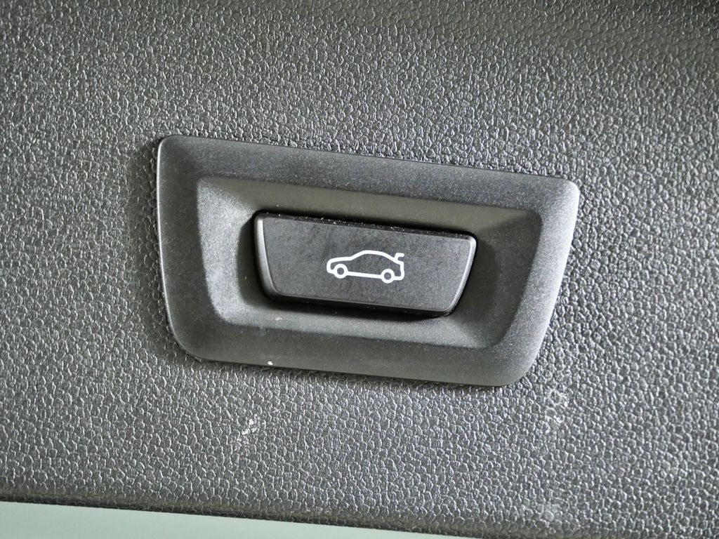 Thumbnail: 2023 BMW iX - 33