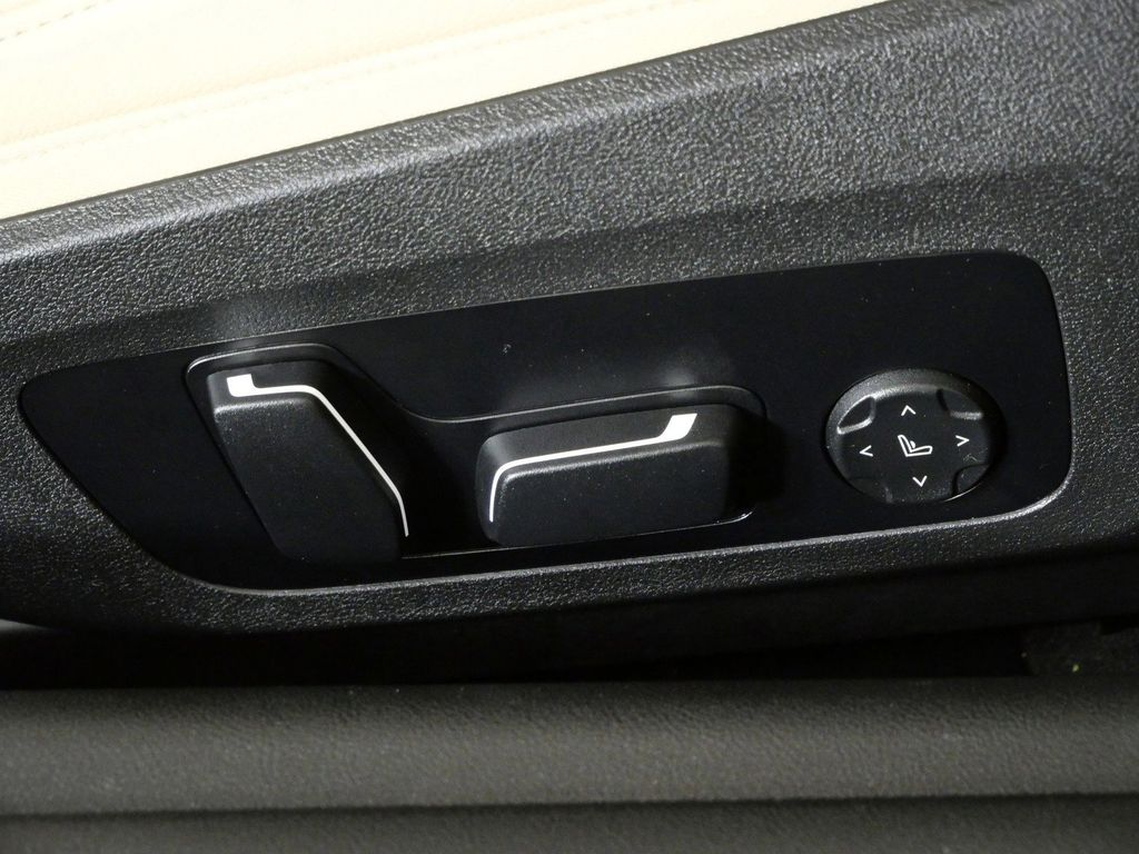 Thumbnail: 2025 BMW 4 Series - 27