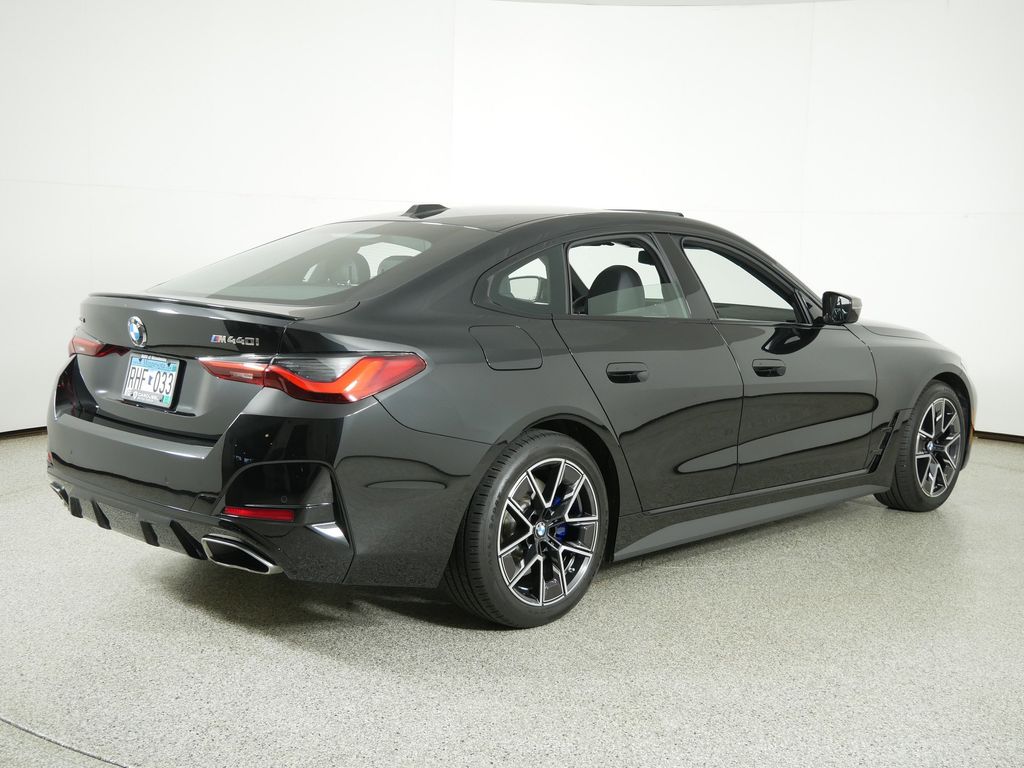 Thumbnail: 2024 BMW 4 Series - 10