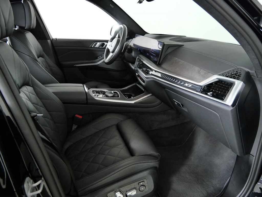 Thumbnail: 2025 BMW X7 - 24