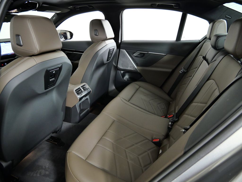 Thumbnail: 2025 BMW 5 Series - 34