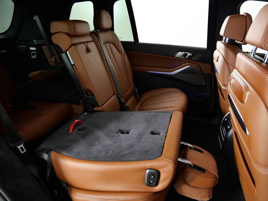 Thumbnail: 2024 BMW X7 - 32