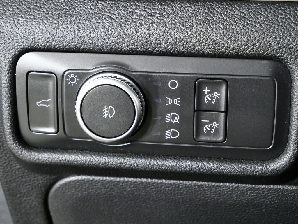 Thumbnail: 2020 Ford Explorer - 42