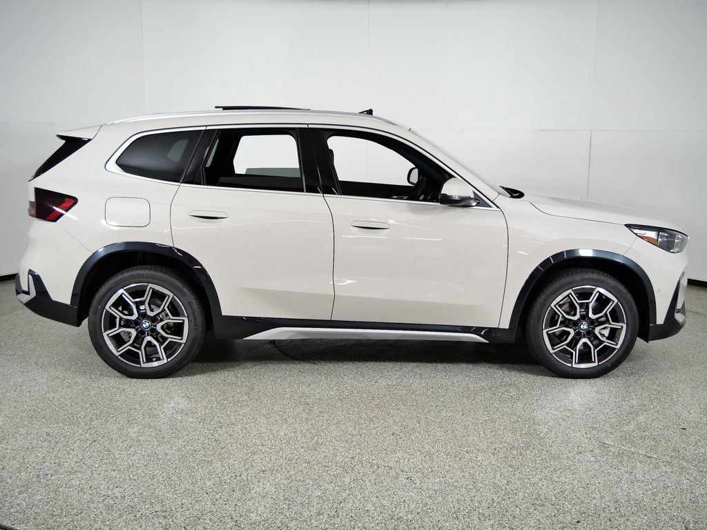 Thumbnail: 2026 BMW X1 - 10