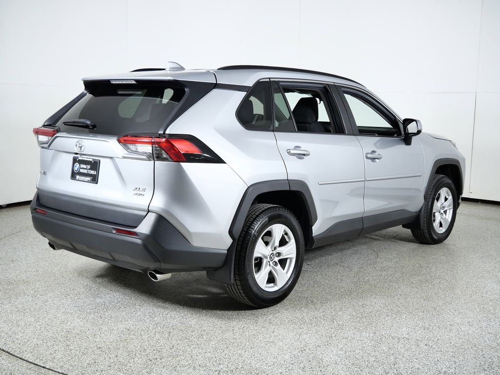 Thumbnail: 2021 Toyota RAV4 - 10
