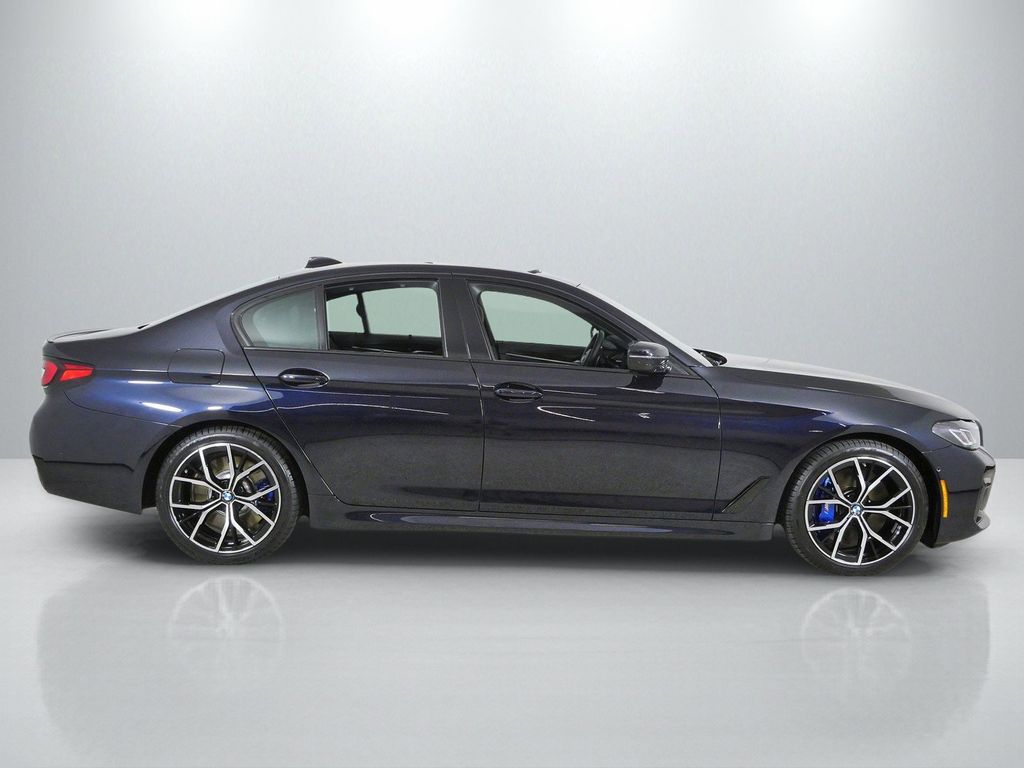 Thumbnail: 2023 BMW 5 Series - 10
