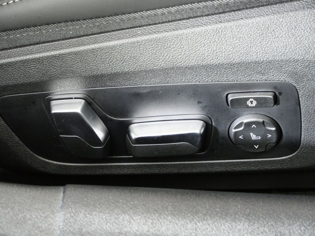 Thumbnail: 2026 BMW 8 Series - 23