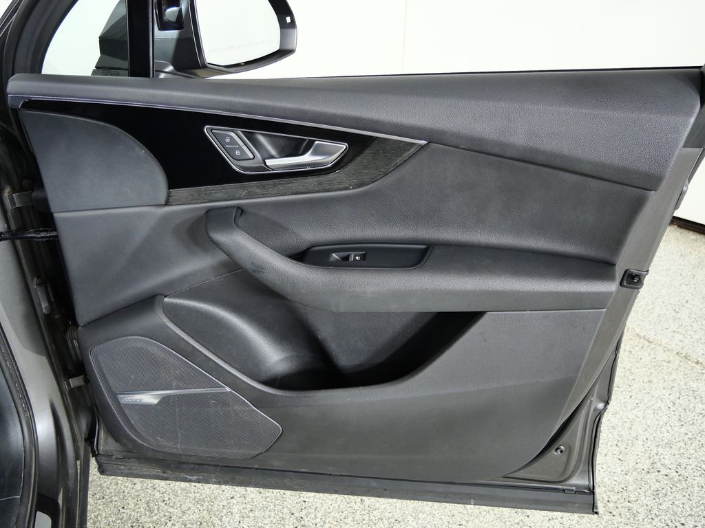 Thumbnail: 2019 Audi Q7 - 20