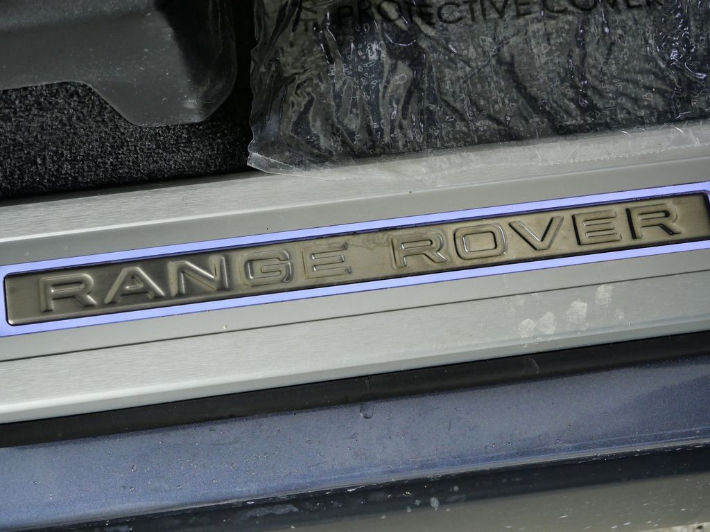 Thumbnail: 2022 Land Rover Range Rover - 23