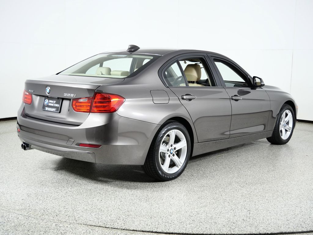 Thumbnail: 2015 BMW 3 Series - 10