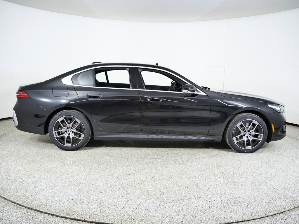 Thumbnail: 2026 BMW 5 Series - 8