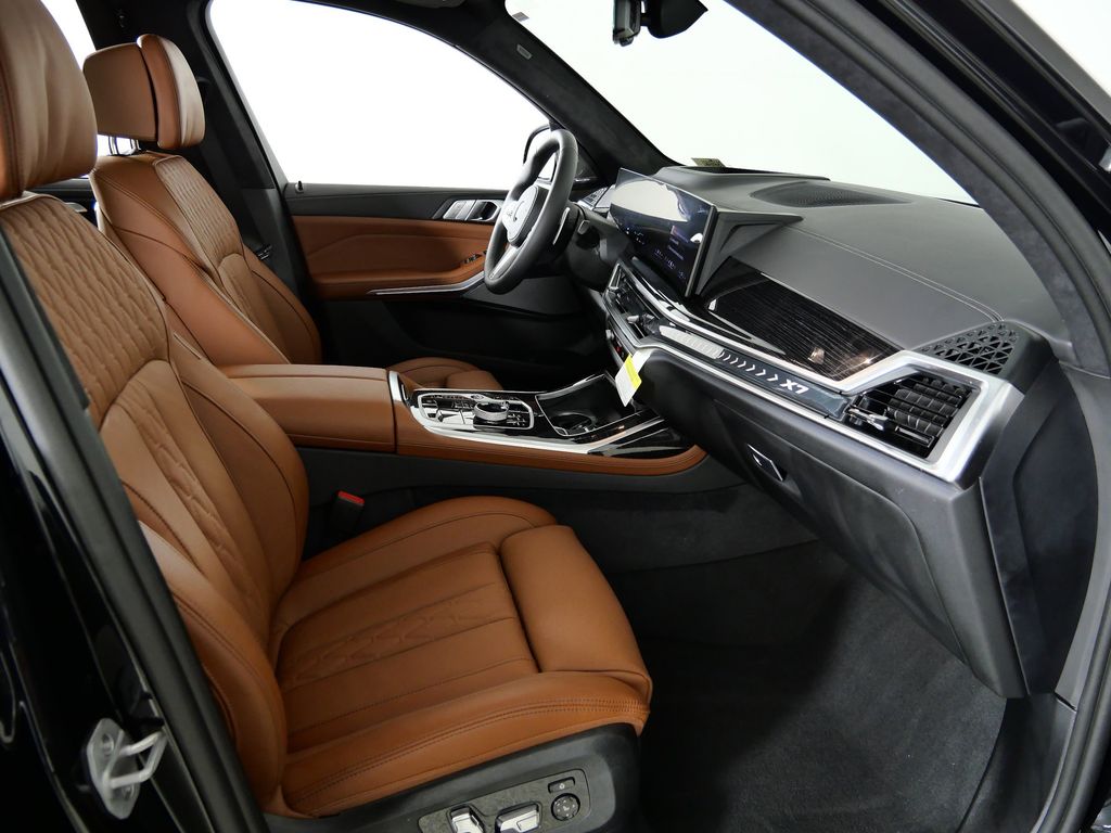 Thumbnail: 2026 BMW X7 - 20