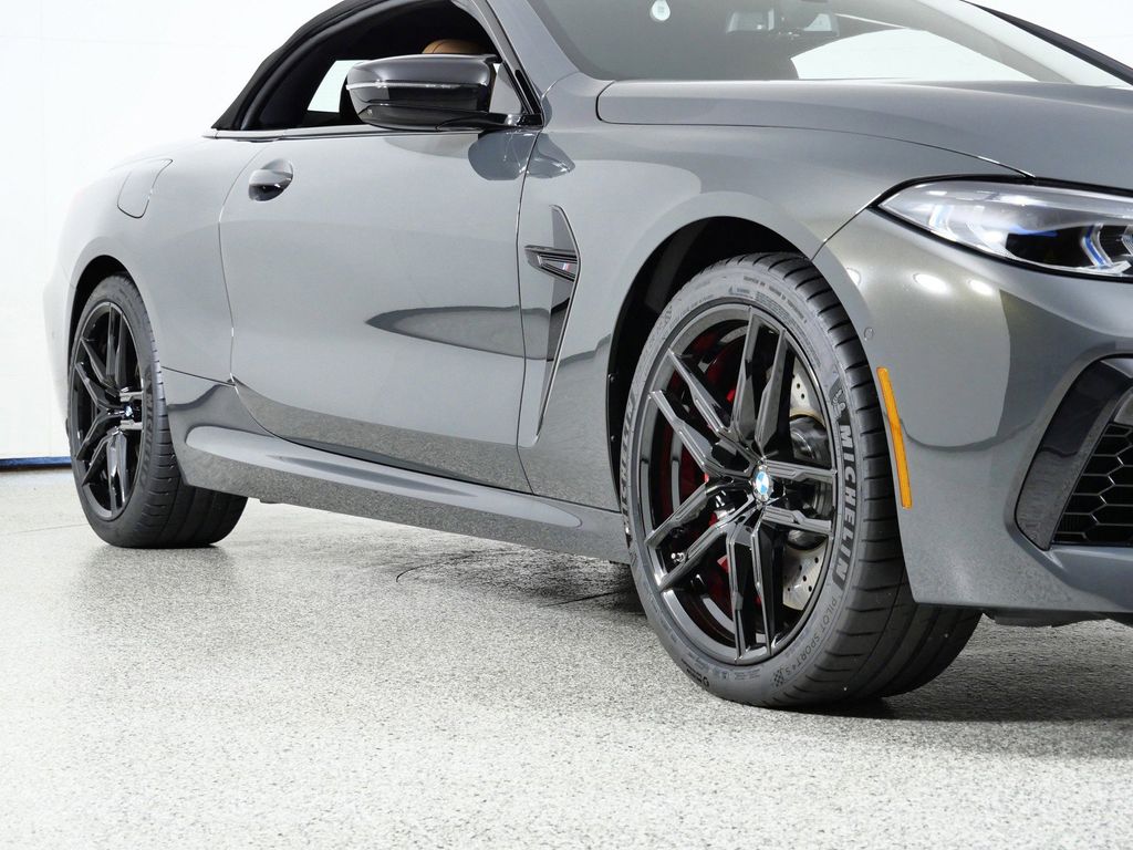 Thumbnail: 2025 BMW M8 - 6