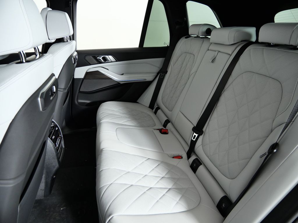 Thumbnail: 2026 BMW X5 - 33