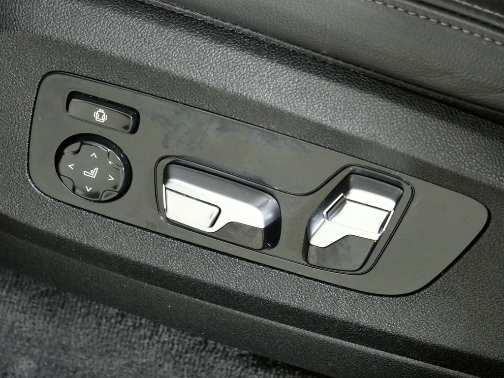 Thumbnail: 2021 BMW X7 - 41