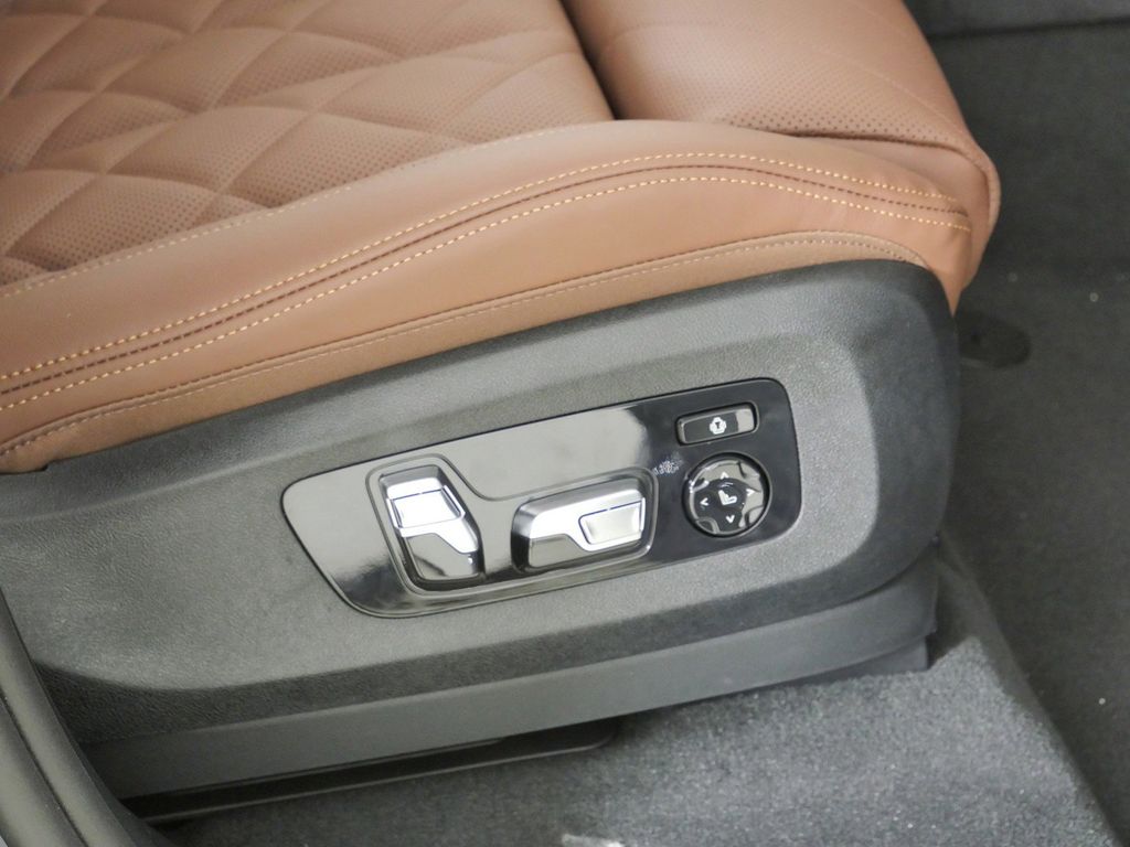 Thumbnail: 2026 BMW X5 - 22