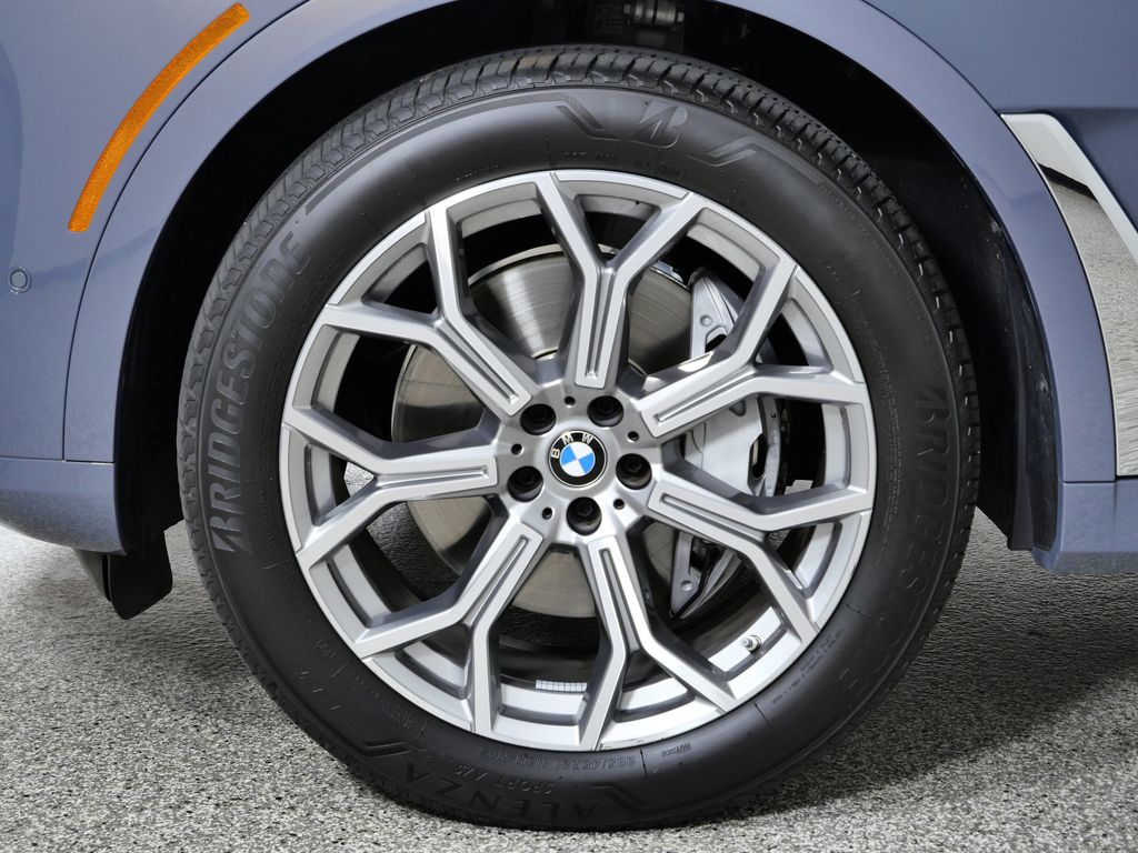 Thumbnail: 2025 BMW X7 - 21