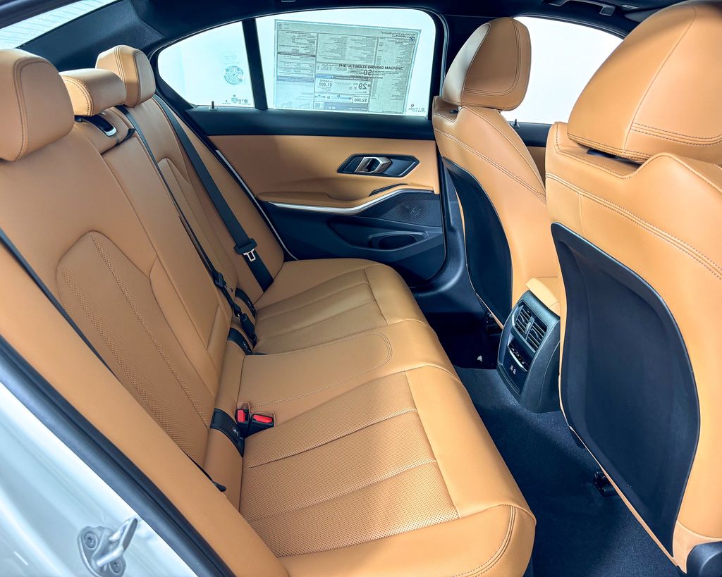 Thumbnail: 2025 BMW 3 Series - 25