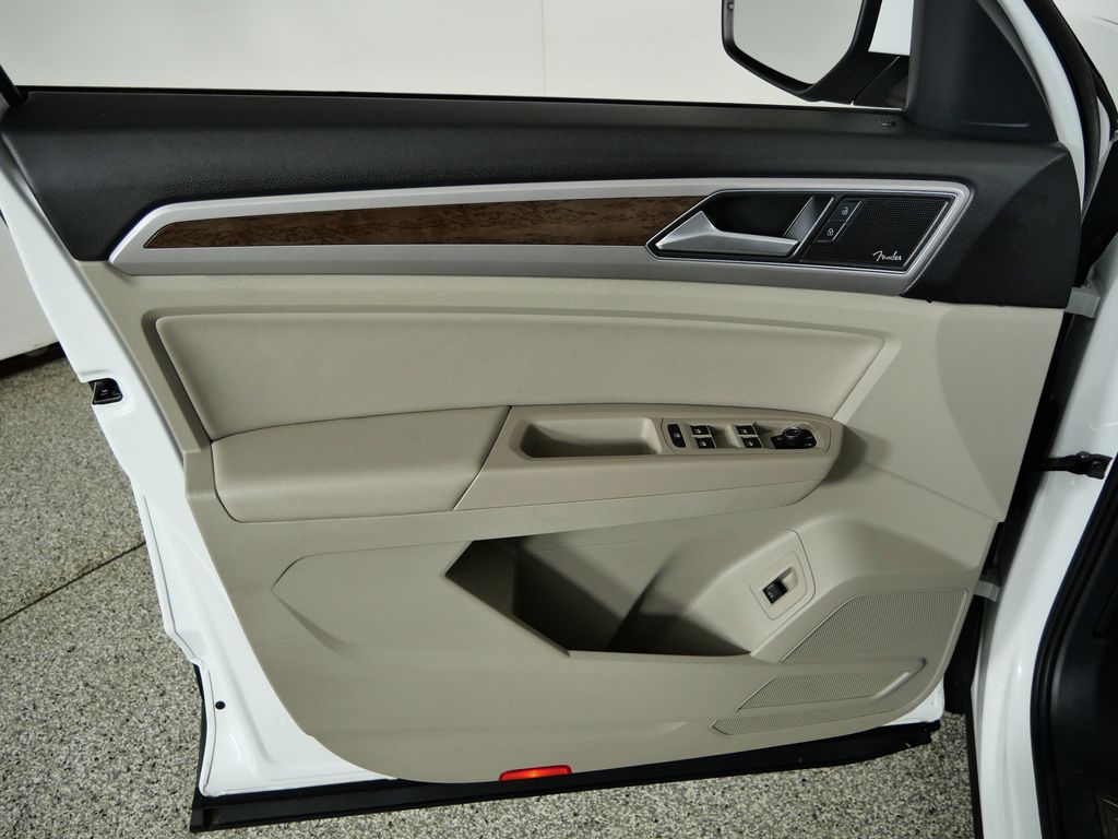 Thumbnail: 2018 Volkswagen Atlas - 32