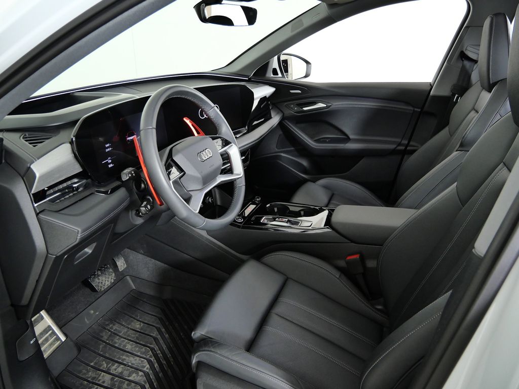 Thumbnail: 2025 Audi Q6 e-tron - 33