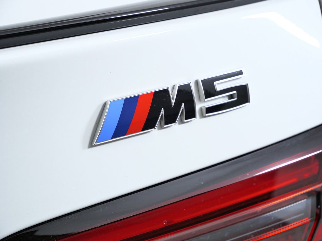 Thumbnail: 2026 BMW M5 - 12